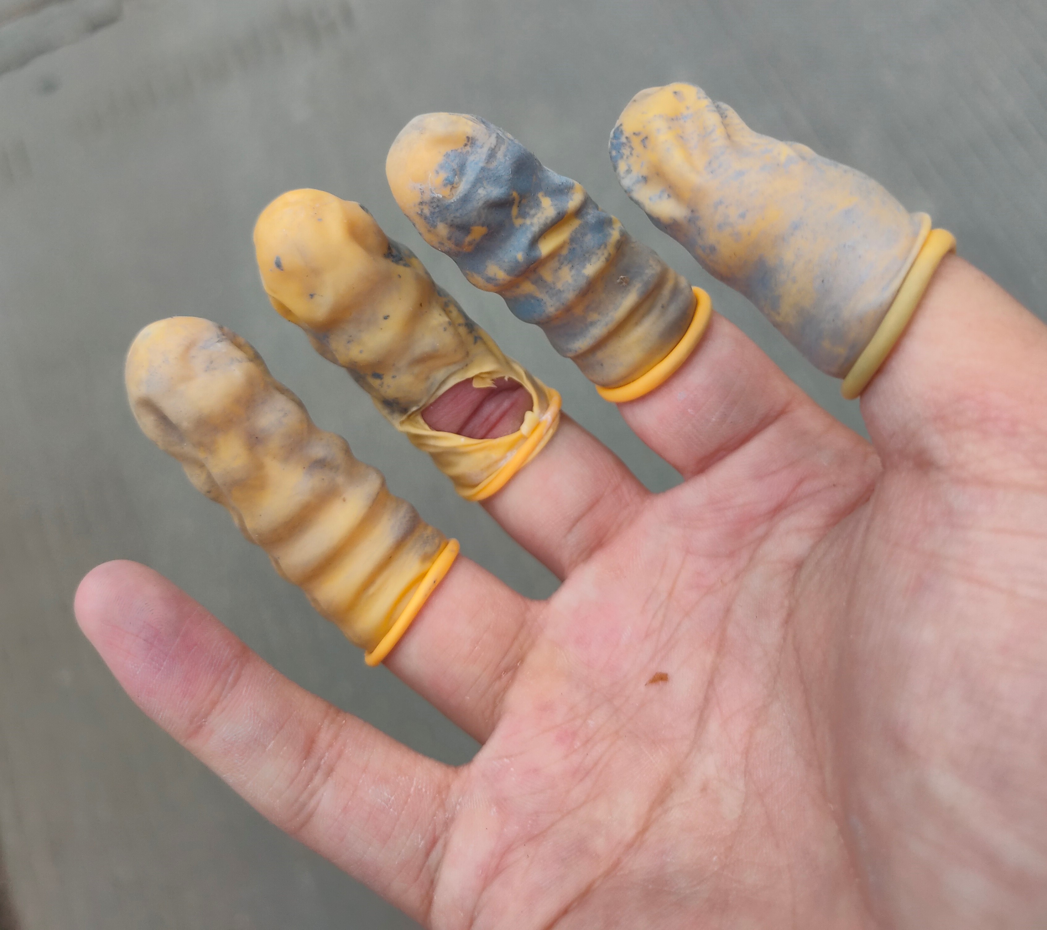 卧底电子厂，被骗、欺压、交出身份证，谁能逃出流水线的绝望？